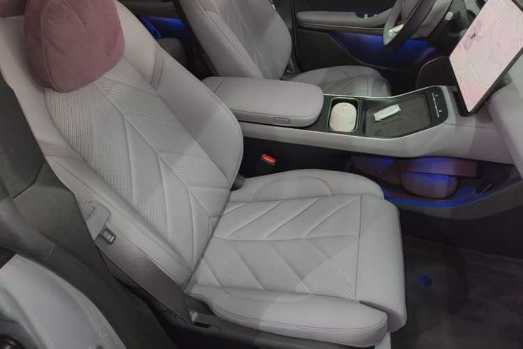 Used Nio ET5T 2025 75 kWh Touring Right Front Seat