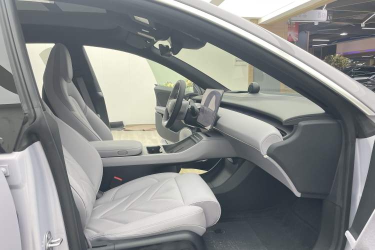 Used Nio ET5T 2025 75 kWh Touring Right Front Seat