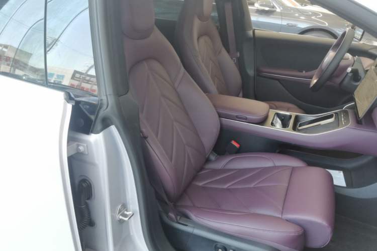 Used Nio ET5T 2025 75 kWh Touring Right Front Seat