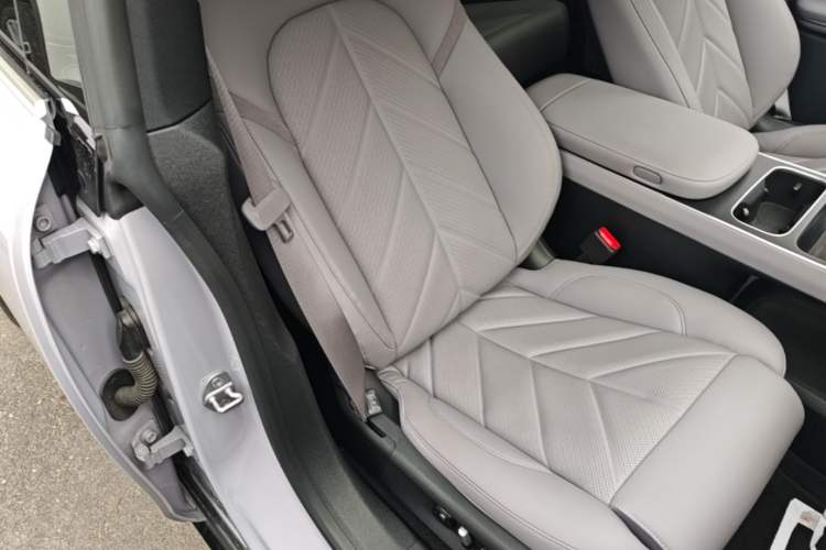 Used Nio ET5T 2025 75 kWh Touring Right Front Seat