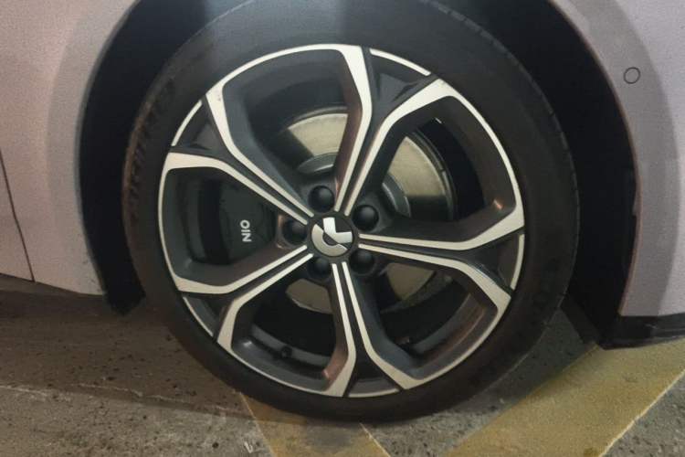 Used Nio ET5T 2025 75 kWh Touring Right Front Wheel Hub