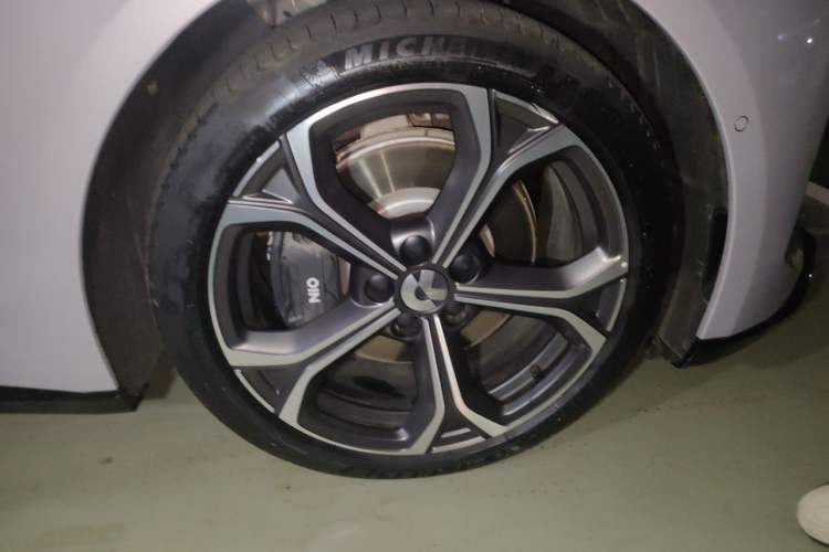 Used Nio ET5T 2025 75 kWh Touring Right Front Wheel Hub