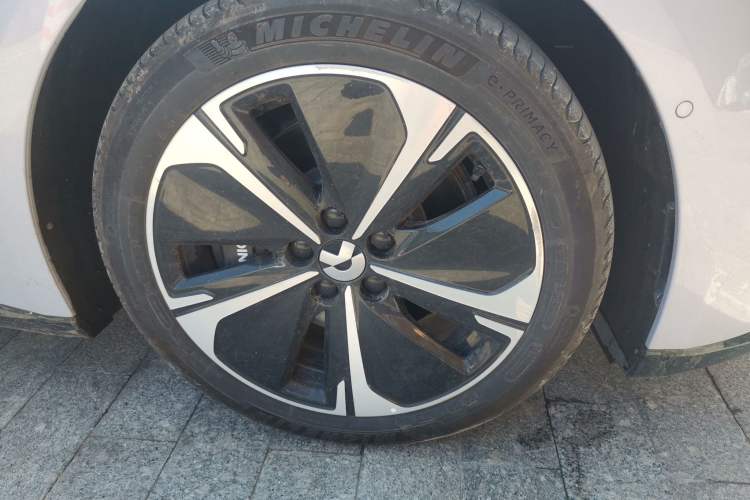 Used Nio ET5T 2025 75 kWh Touring Right Front Wheel Hub