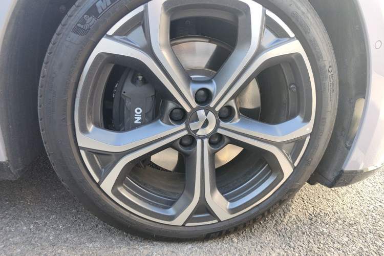 Used Nio ET5T 2025 75 kWh Touring Right Front Wheel Hub