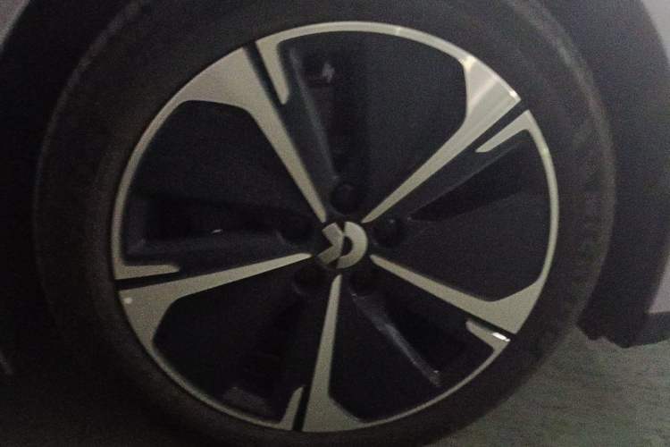 Used Nio ET5T 2025 75 kWh Touring Right Front Wheel Hub