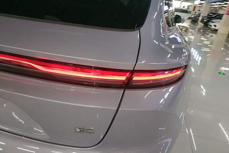 Used Nio ET5T 2025 75 kWh Touring Right Rear Taillight