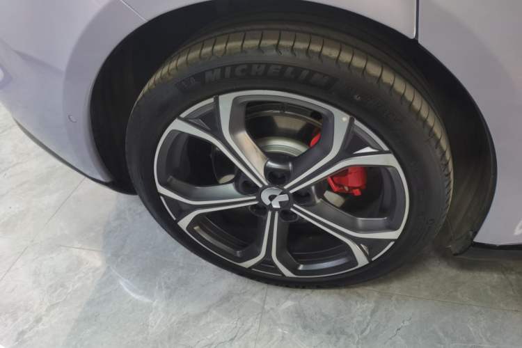 Used Nio ET5T 2025 75 kWh Touring Right Rear Wheel Hub