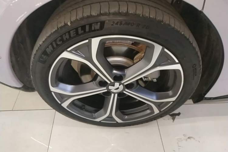 Used Nio ET5T 2025 75 kWh Touring Right Rear Wheel Hub