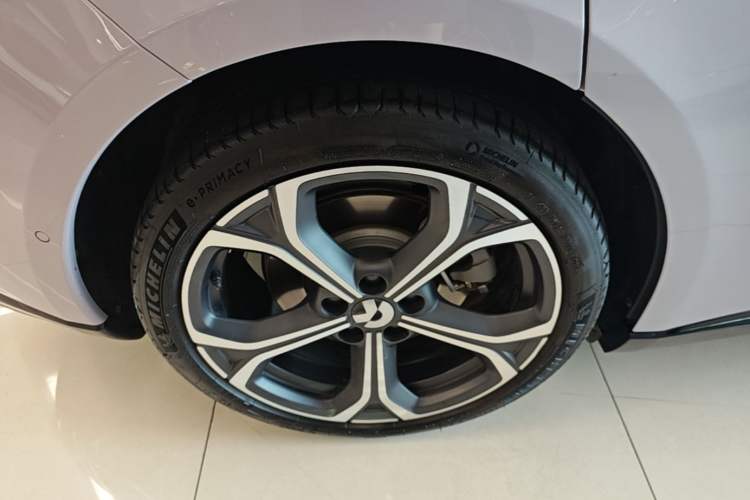Used Nio ET5T 2025 75 kWh Touring Right Rear Wheel Hub