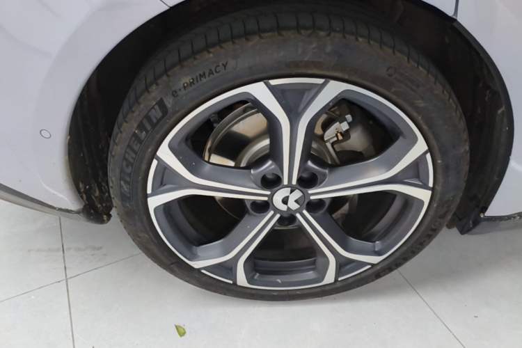 Used Nio ET5T 2025 75 kWh Touring Right Rear Wheel Hub
