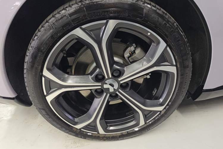 Used Nio ET5T 2025 75 kWh Touring Right Rear Wheel Hub