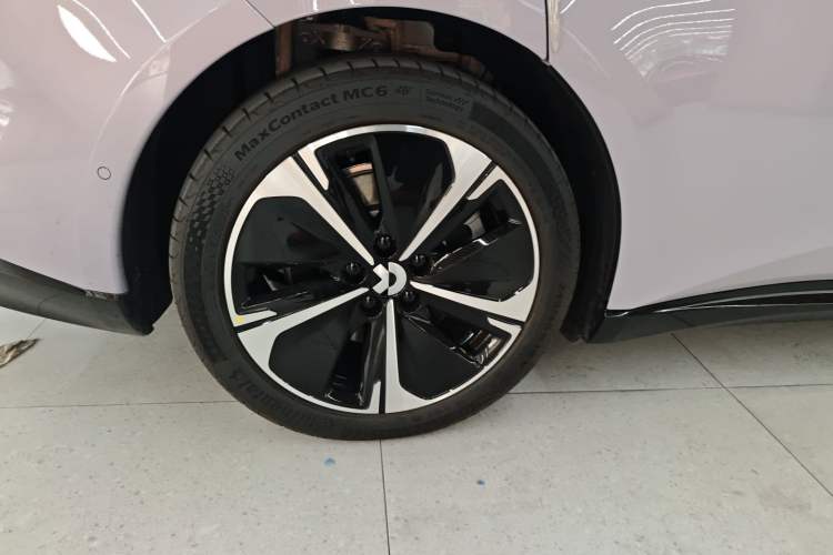Used Nio ET5T 2025 75 kWh Touring Right Rear Wheel Hub