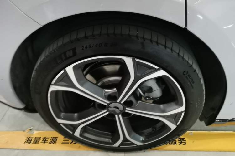 Used Nio ET5T 2025 75 kWh Touring Right Rear Wheel Hub