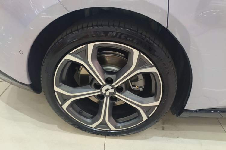 Used Nio ET5T 2025 Model Remote Sky Limited Edition 100kWh Touring Right Rear Wheel Hub