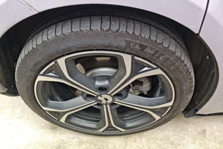 Used Nio ET5T 2025 75 kWh Touring Right Rear Wheel Hub