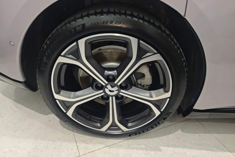 Used Nio ET5T 2025 75 kWh Touring Right Rear Wheel Hub