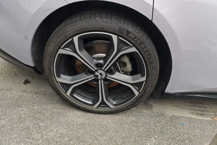 Used Nio ET5T 2025 75 kWh Touring Right Rear Wheel Hub