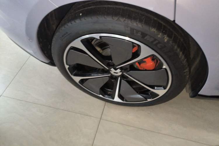 Used Nio ET5T 2025 75 kWh Touring Right Rear Wheel Hub