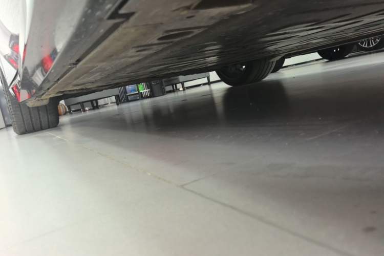 Used Nio ET5T 2025 75 kWh Touring Right Side Sill