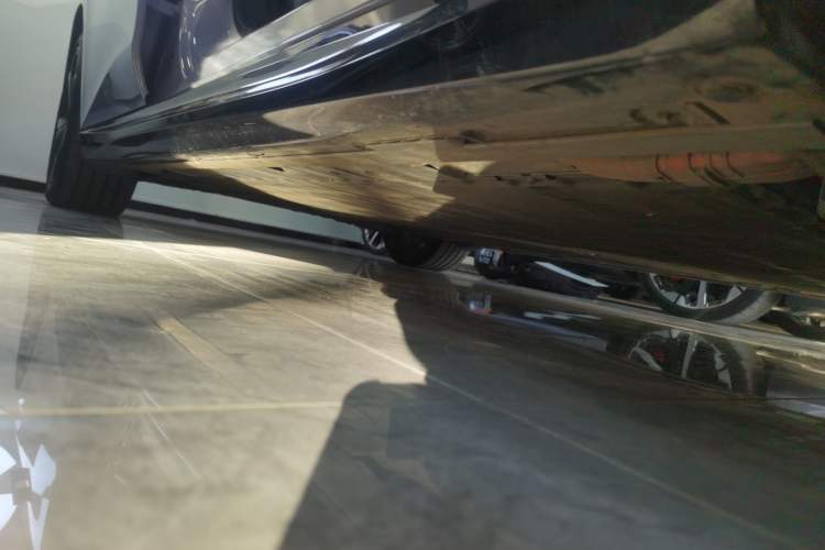 Used Nio ET5T 2025 75 kWh Touring Right Side Sill