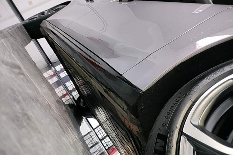 Used Nio ET5T 2025 75 kWh Touring Right Side Sill