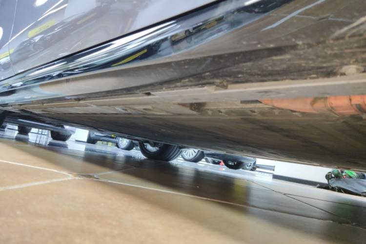 Used Nio ET5T 2025 75 kWh Touring Right Side Sill