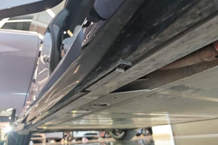 Used Nio ET5T 2025 75 kWh Touring Right Side Sill