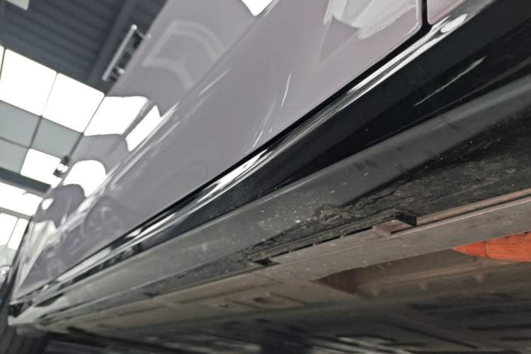 Used Nio ET5T 2025 75 kWh Touring Right Side Sill