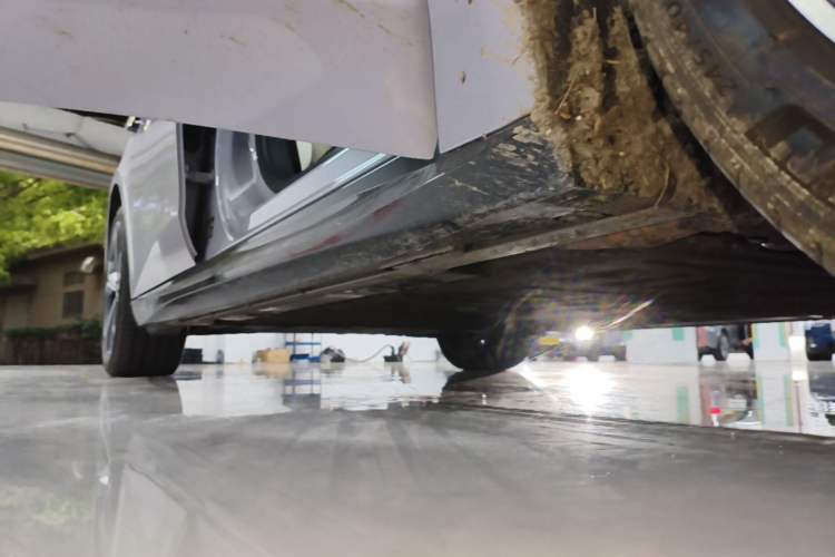 Used Nio ET5T 2025 75 kWh Touring Right Side Sill