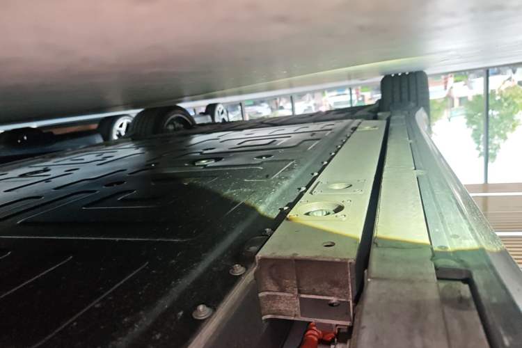 Used Nio ET5T 2025 75 kWh Touring Right Side Sill