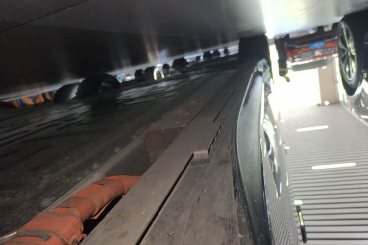 Used Nio ET5T 2025 75 kWh Touring Right Side Sill