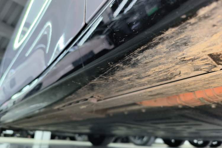 Used Nio ET5T 2025 75 kWh Touring Right Side Sill