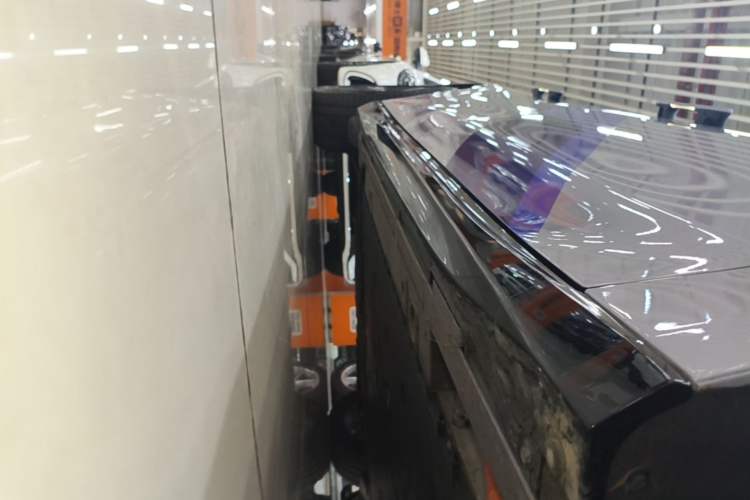 Used Nio ET5T 2025 Model Remote Sky Limited Edition 100kWh Touring Right Side Sill