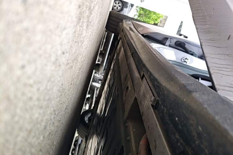 Used Nio ET5T 2025 75 kWh Touring Right Side Sill