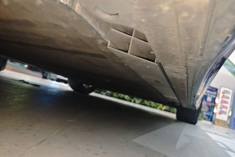 Used Nio ET5T 2025 75 kWh Touring Right Side Sill