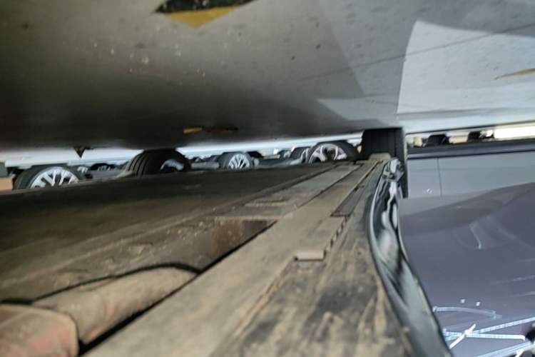 Used Nio ET5T 2025 75 kWh Touring Right Side Sill