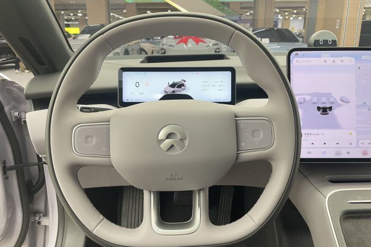 Used Nio ET5T 2025 75 kWh Touring Steering Wheel