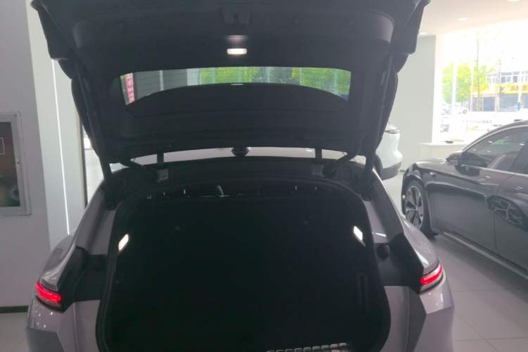 Used Nio ET5T 2025 75 kWh Touring Trunk