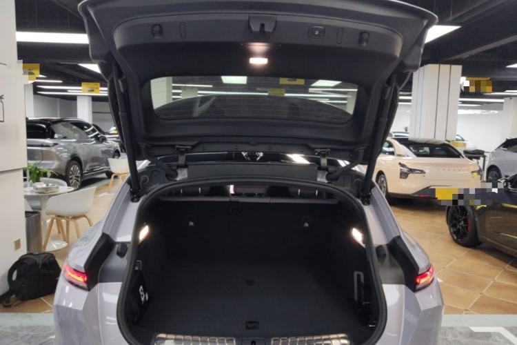 Used Nio ET5T 2025 75 kWh Touring Trunk