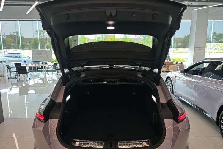Used Nio ET5T 2025 75 kWh Touring Trunk