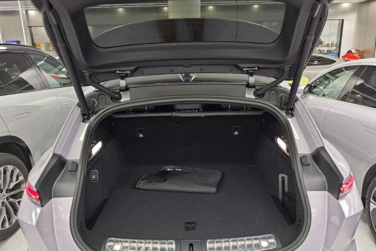 Used Nio ET5T 2025 75 kWh Touring Trunk
