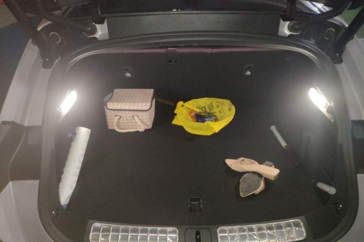 Used Nio ET5T 2025 75 kWh Touring Trunk