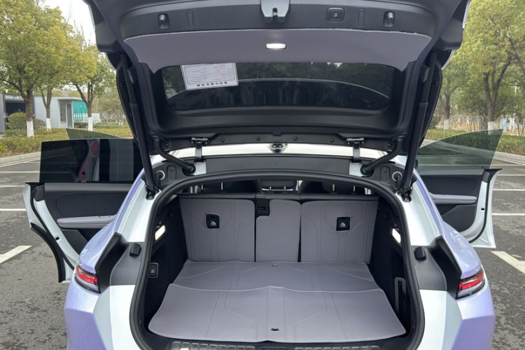 Used Nio ET5T 2025 75 kWh Touring Trunk