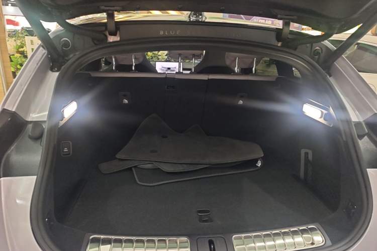 Used Nio ET5T 2025 75 kWh Touring Trunk