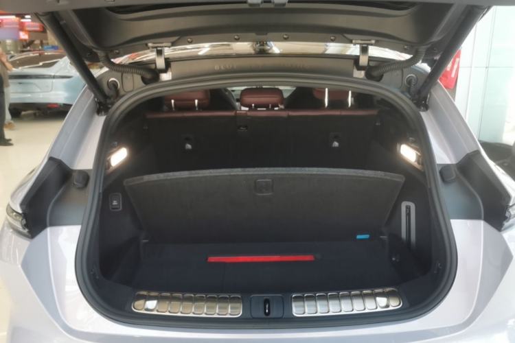 Used Nio ET5T 2025 75 kWh Touring Trunk