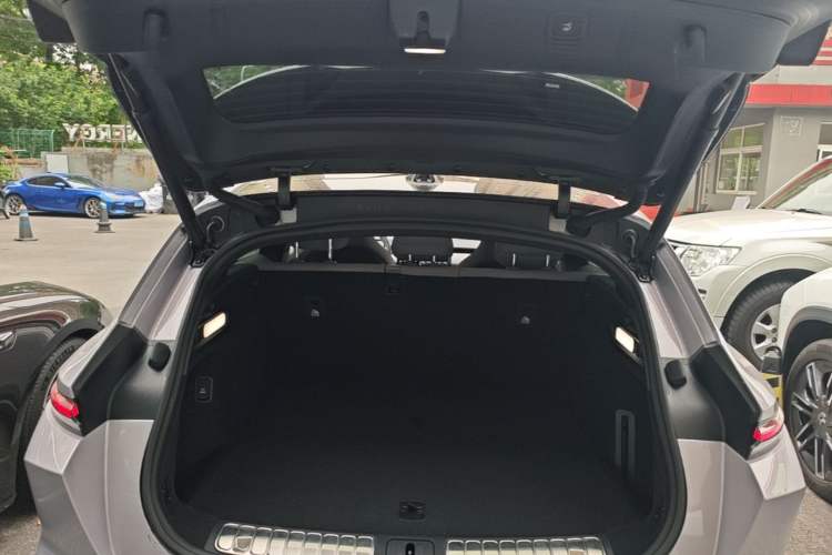 Used Nio ET5T 2025 75 kWh Touring Trunk