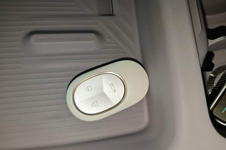 Used Nio ET5T 2025 75 kWh Touring Vehicle Key