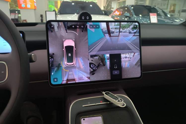 Used Nio ET5T 2025 75 kWh Touring Audio And AC Panel