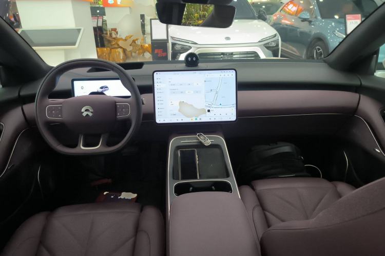 Used Nio ET5T 2025 75 kWh Touring Center Console