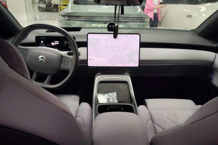 Used Nio ET5T 2025 75 kWh Touring Center Console